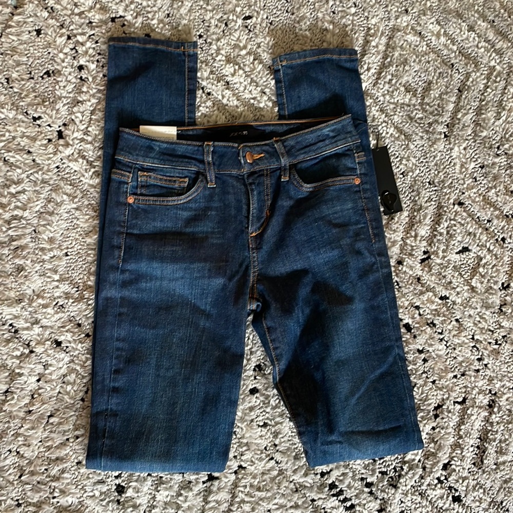 Joe’s Jeans the skinny size 25. New with tags.